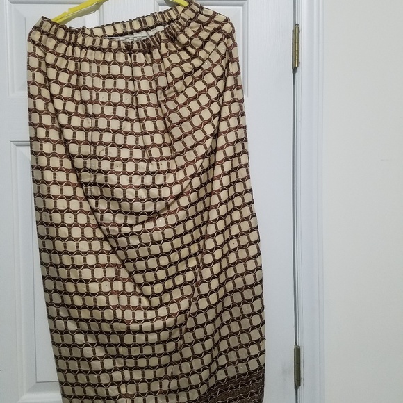 Nigeria Two Piece Set - Picture 3 of 5